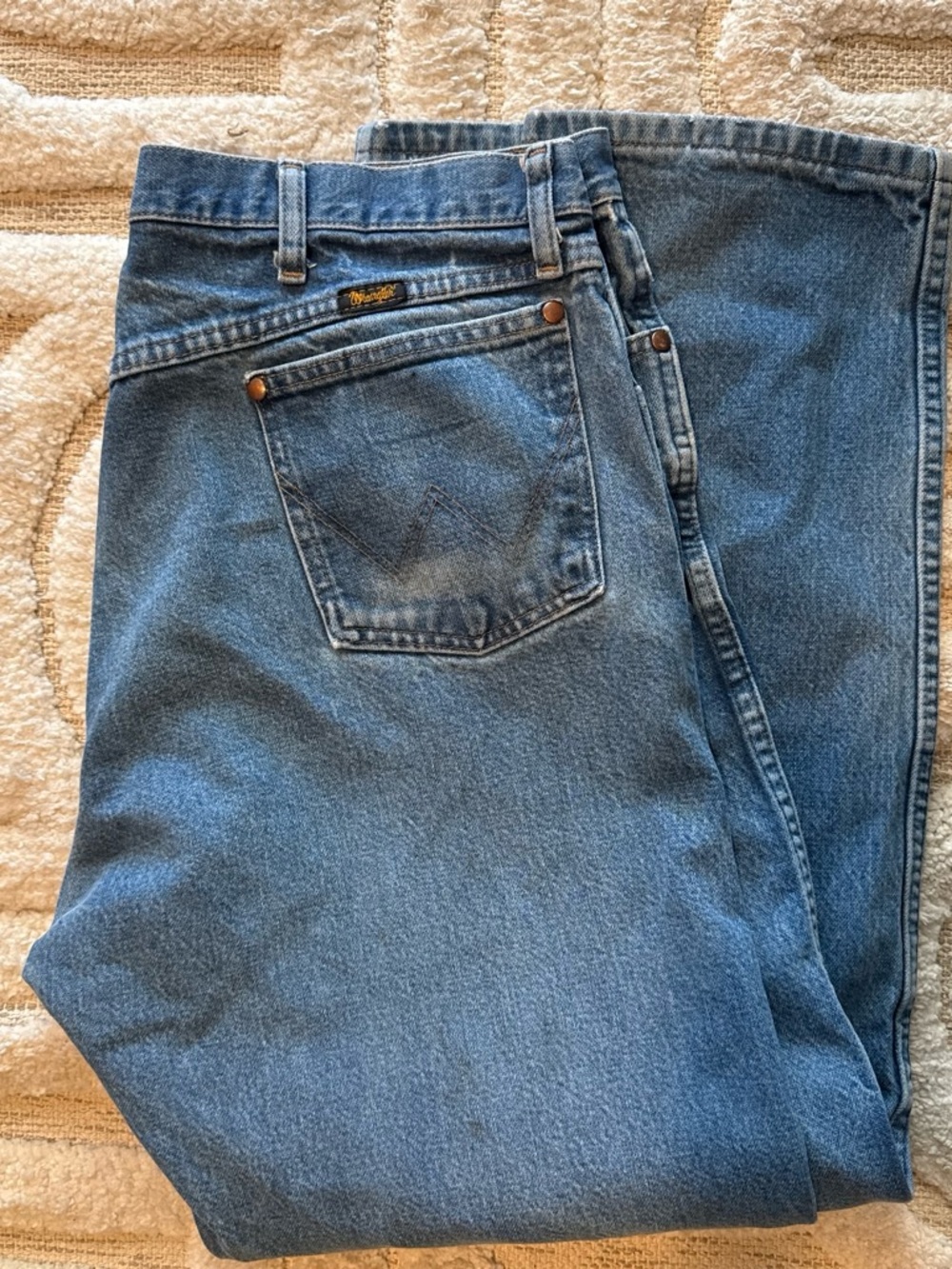 Wrangler Men's Medium Blue Relaxed Fit Jeans